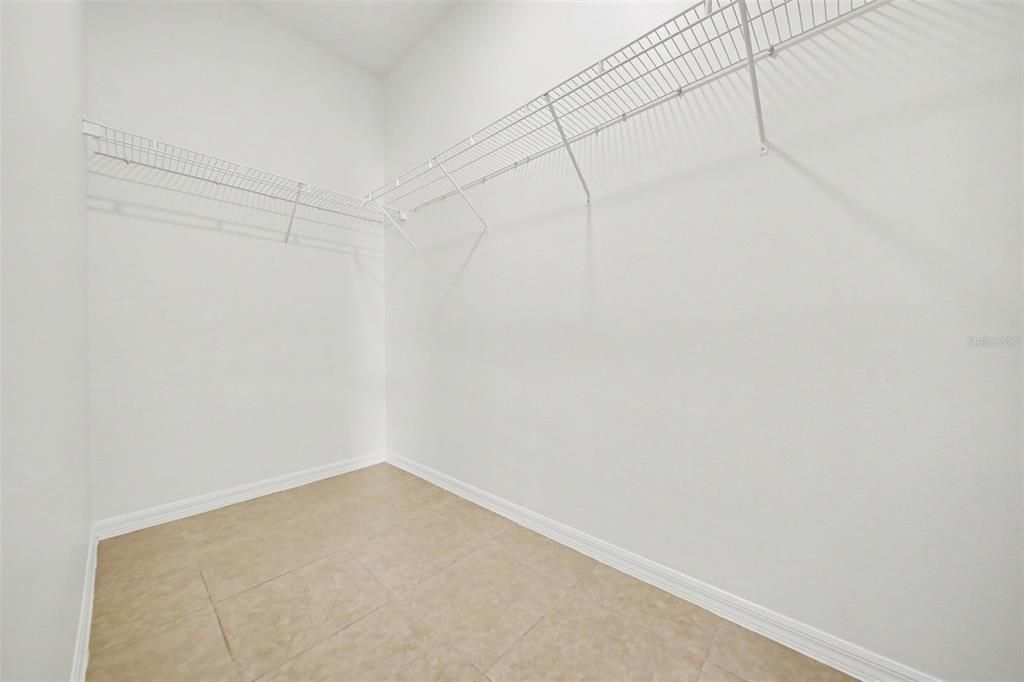 For Sale: $364,900 (4 beds, 2 baths, 1968 Square Feet)