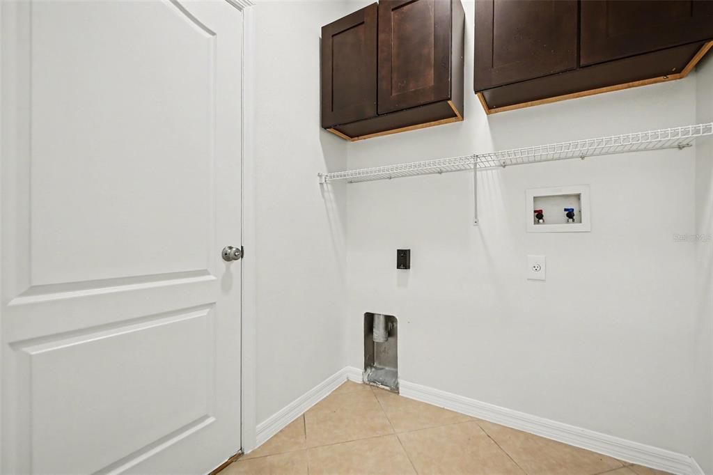 For Sale: $364,900 (4 beds, 2 baths, 1968 Square Feet)