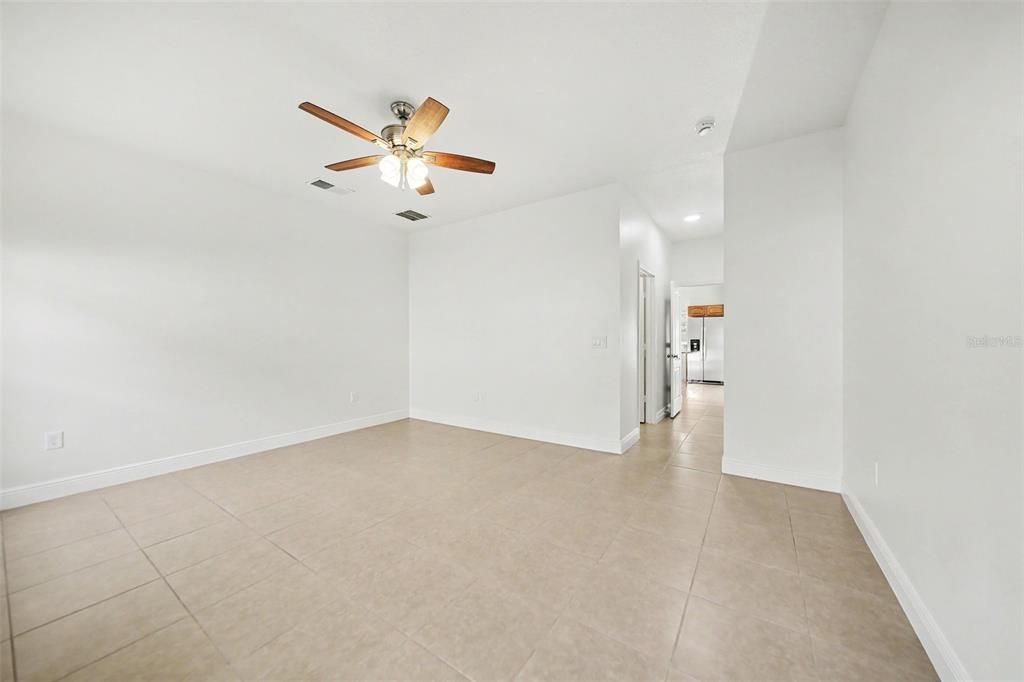 For Sale: $364,900 (4 beds, 2 baths, 1968 Square Feet)