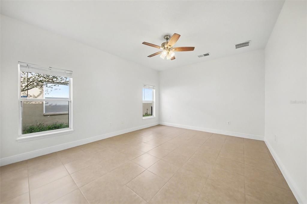 For Sale: $364,900 (4 beds, 2 baths, 1968 Square Feet)