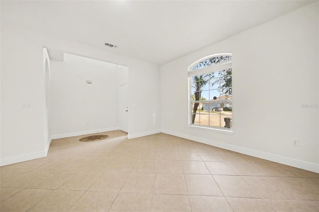 For Sale: $364,900 (4 beds, 2 baths, 1968 Square Feet)