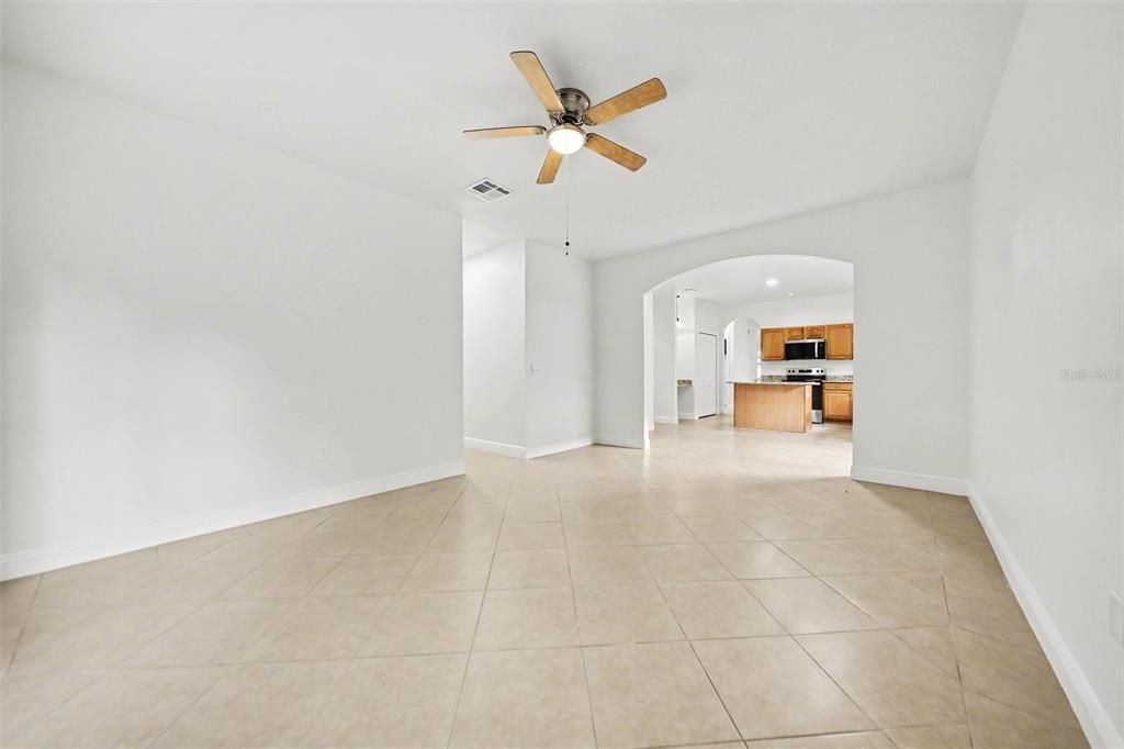 For Sale: $364,900 (4 beds, 2 baths, 1968 Square Feet)