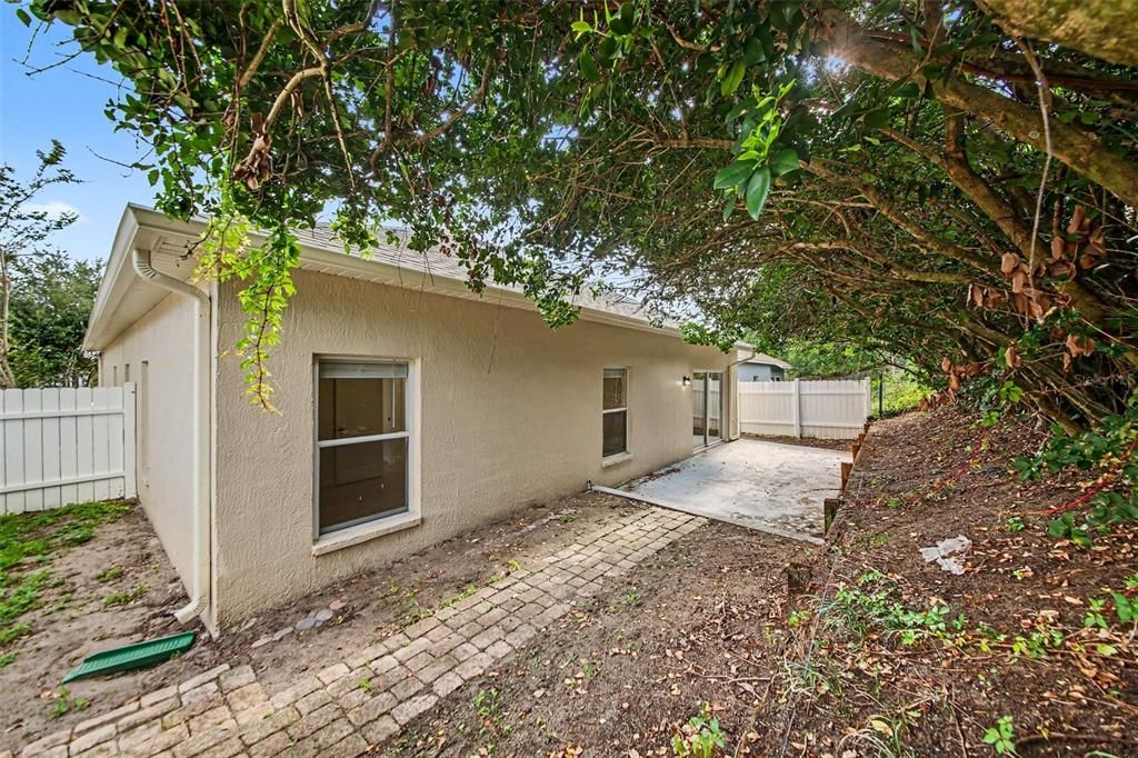 For Sale: $364,900 (4 beds, 2 baths, 1968 Square Feet)
