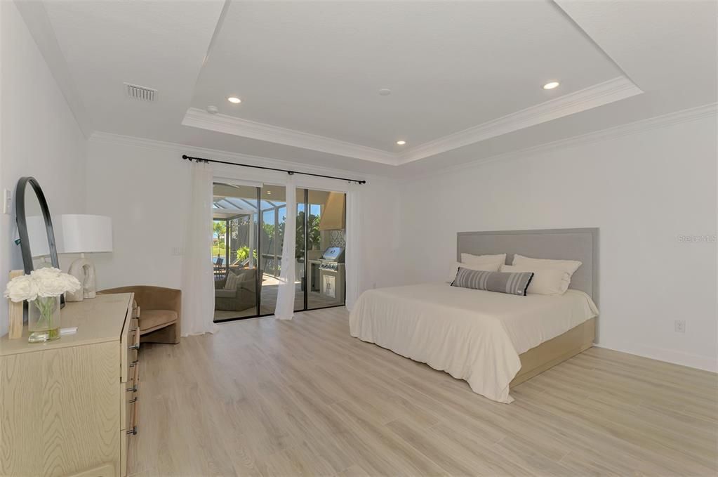 Activo con contrato: $1,199,998 (5 camas, 4 baños, 3847 Pies cuadrados)