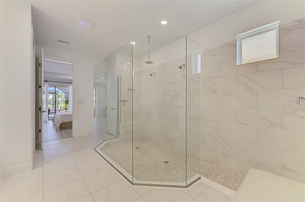 Activo con contrato: $1,199,998 (5 camas, 4 baños, 3847 Pies cuadrados)