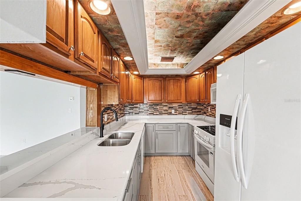 For Sale: $389,900 (2 beds, 2 baths, 1145 Square Feet)