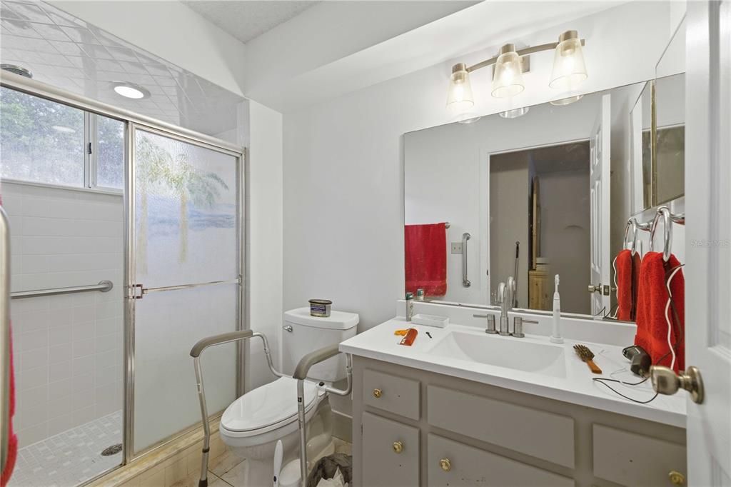 На продажу: $169,995 (2 спален, 2 ванн, 992 Квадратных фут)