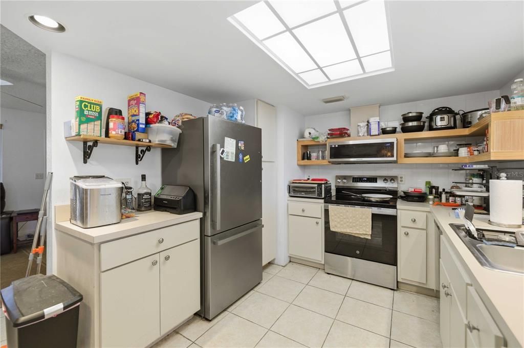 На продажу: $169,995 (2 спален, 2 ванн, 992 Квадратных фут)
