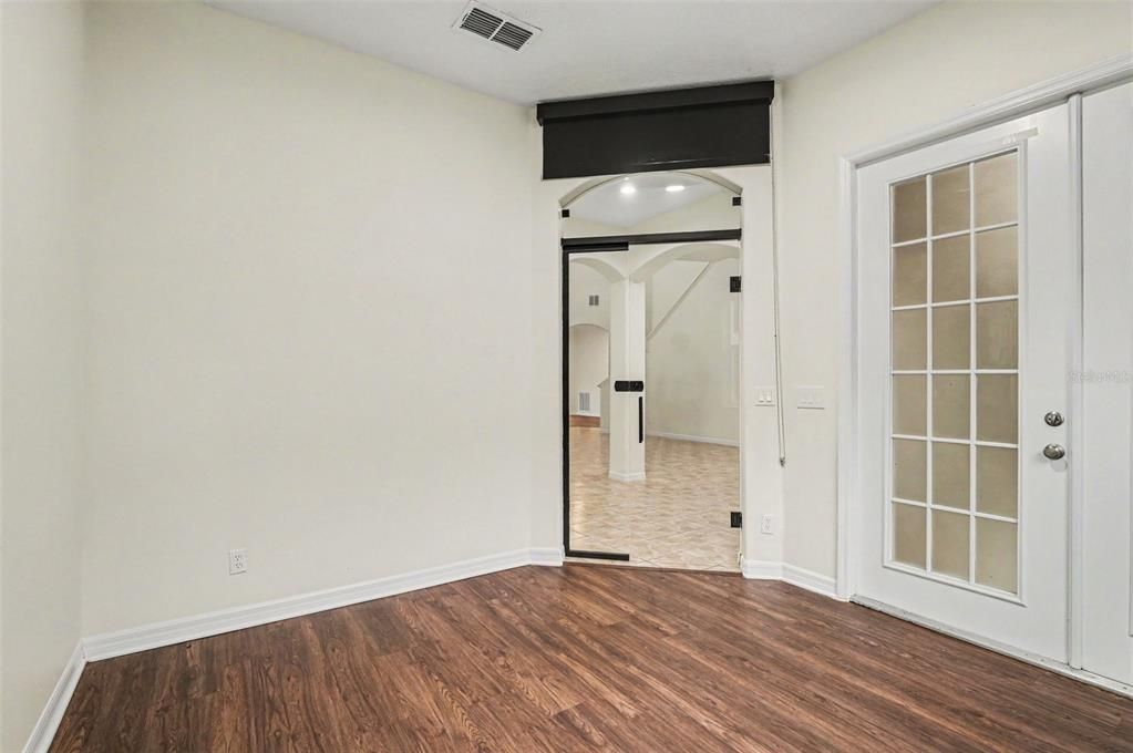 Activo con contrato: $669,900 (4 camas, 4 baños, 3049 Pies cuadrados)