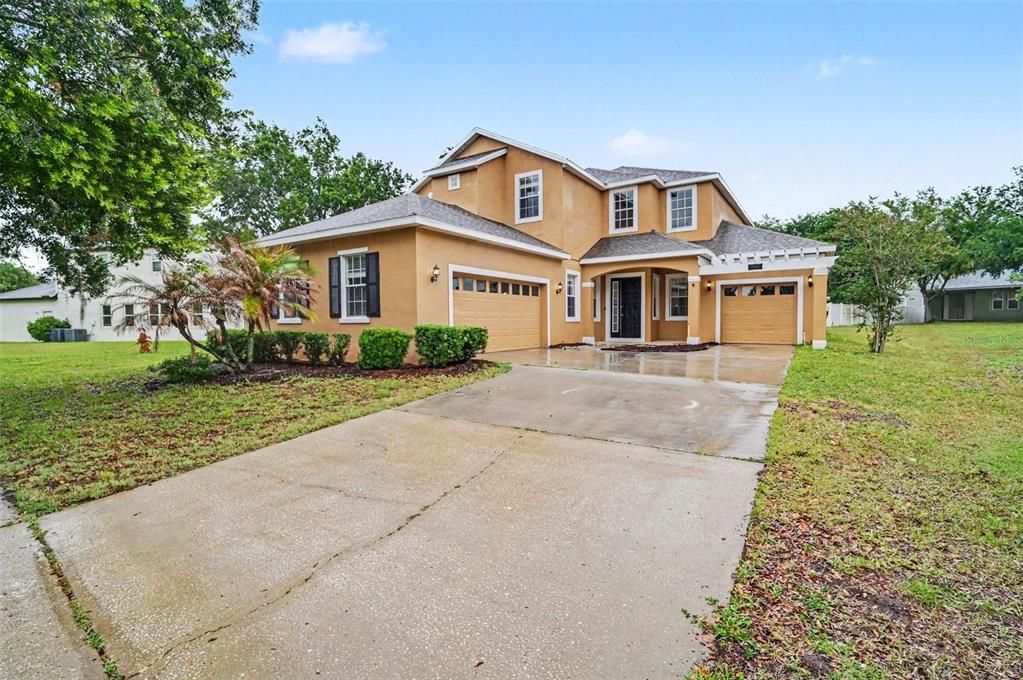 Activo con contrato: $669,900 (4 camas, 4 baños, 3049 Pies cuadrados)
