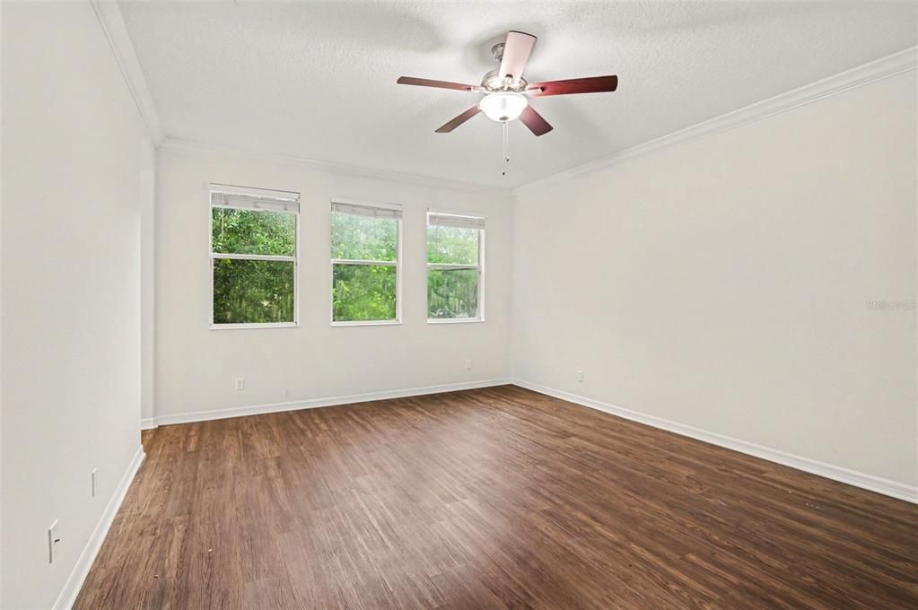 Activo con contrato: $669,900 (4 camas, 4 baños, 3049 Pies cuadrados)