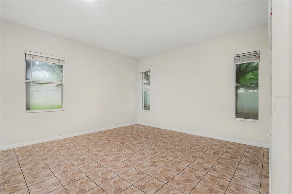 Activo con contrato: $669,900 (4 camas, 4 baños, 3049 Pies cuadrados)