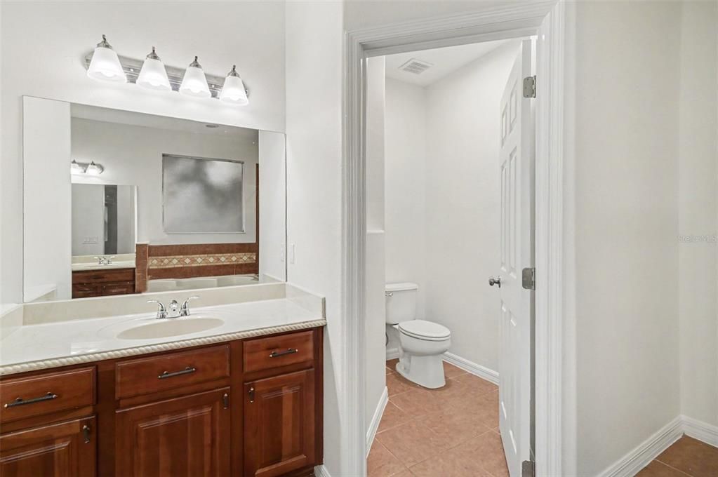Activo con contrato: $669,900 (4 camas, 4 baños, 3049 Pies cuadrados)