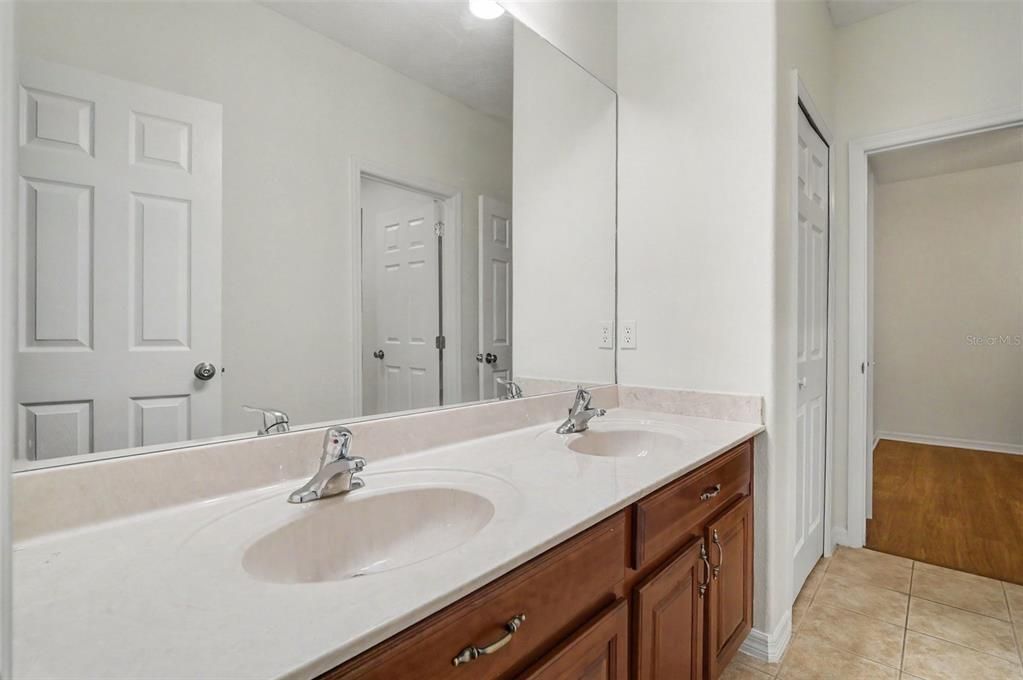 Activo con contrato: $669,900 (4 camas, 4 baños, 3049 Pies cuadrados)