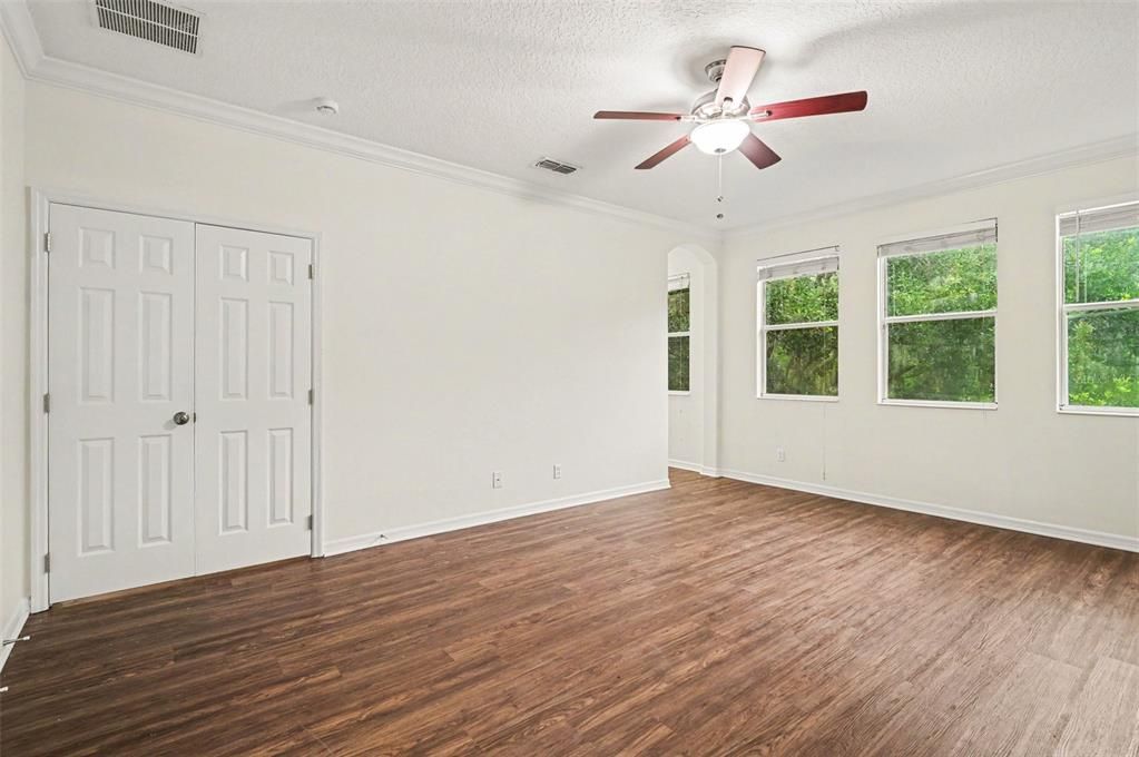 Activo con contrato: $669,900 (4 camas, 4 baños, 3049 Pies cuadrados)