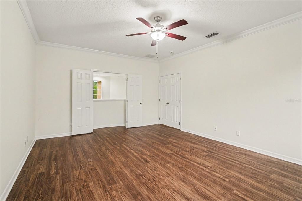 Activo con contrato: $669,900 (4 camas, 4 baños, 3049 Pies cuadrados)