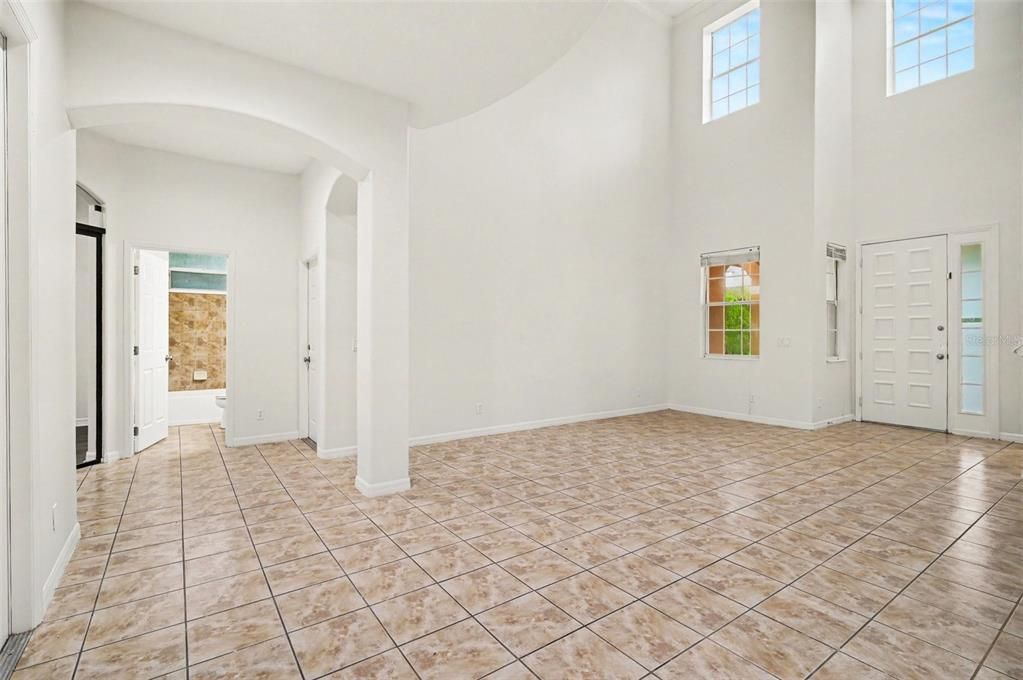 Activo con contrato: $669,900 (4 camas, 4 baños, 3049 Pies cuadrados)