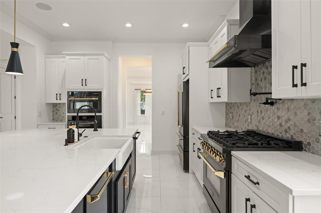 For Sale: $1,695,000 (5 beds, 4 baths, 4237 Square Feet)