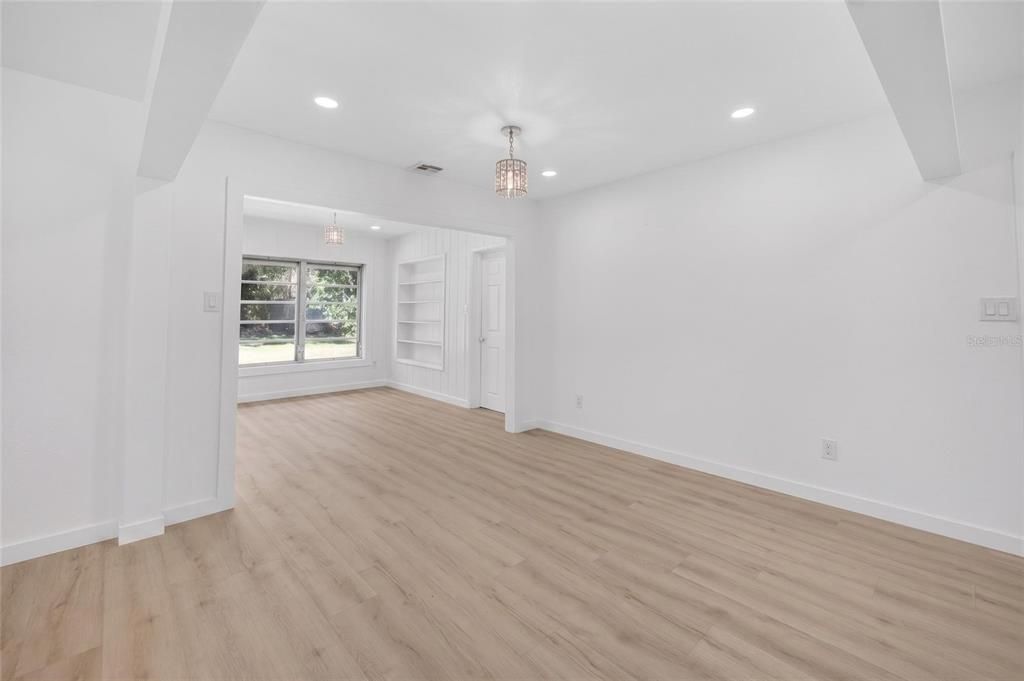 For Sale: $725,000 (3 beds, 2 baths, 1696 Square Feet)
