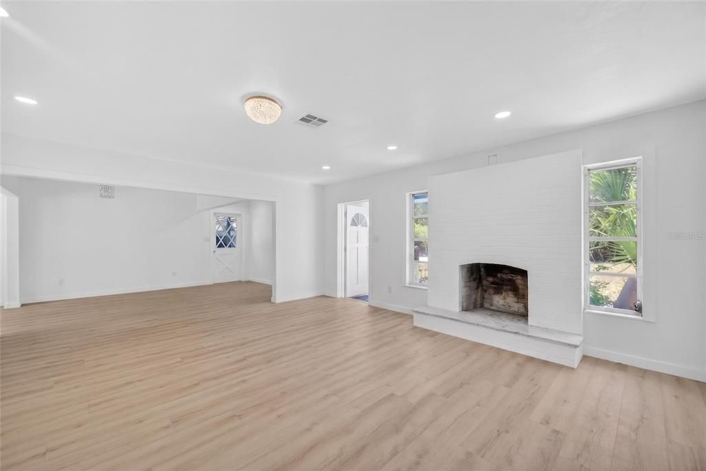 For Sale: $725,000 (3 beds, 2 baths, 1696 Square Feet)