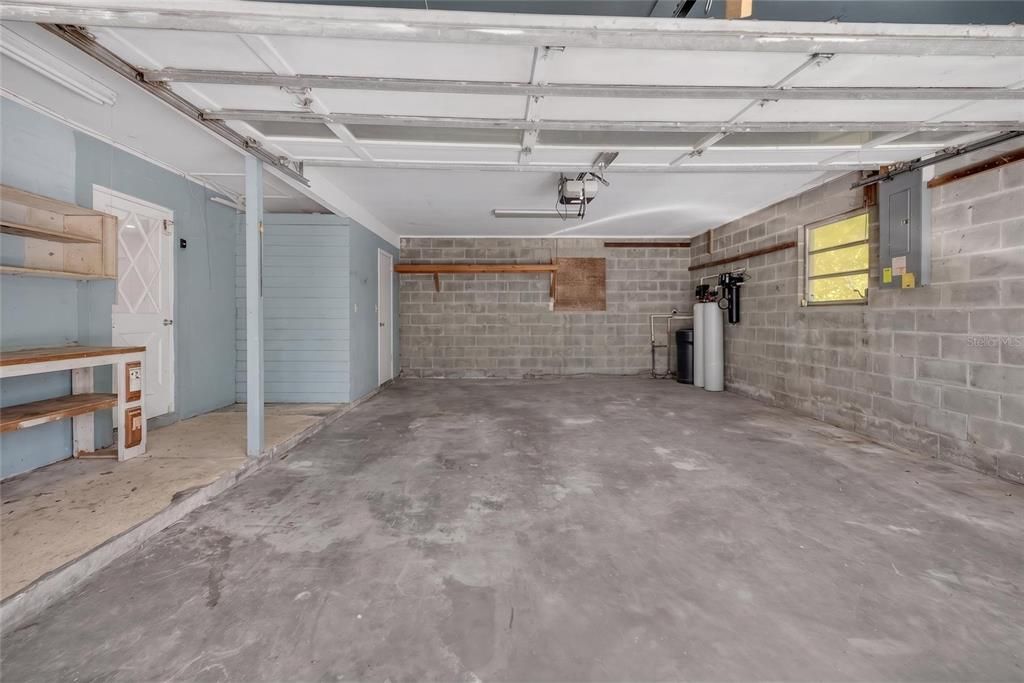 For Sale: $725,000 (3 beds, 2 baths, 1696 Square Feet)
