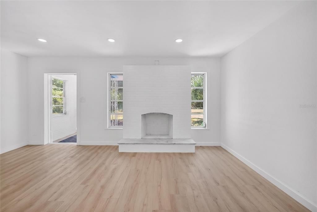For Sale: $725,000 (3 beds, 2 baths, 1696 Square Feet)