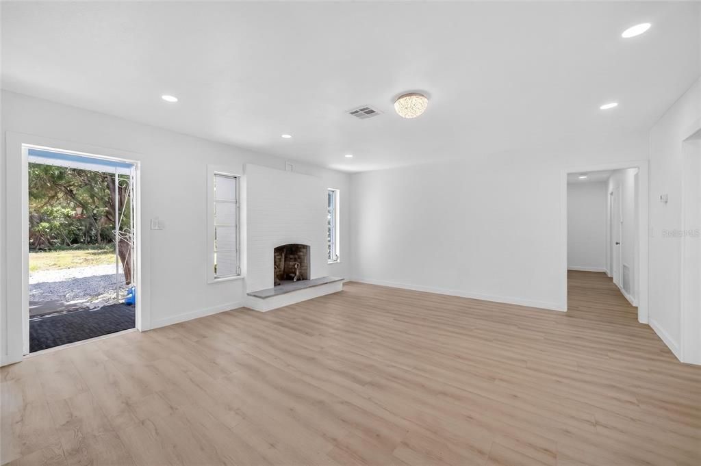 For Sale: $725,000 (3 beds, 2 baths, 1696 Square Feet)