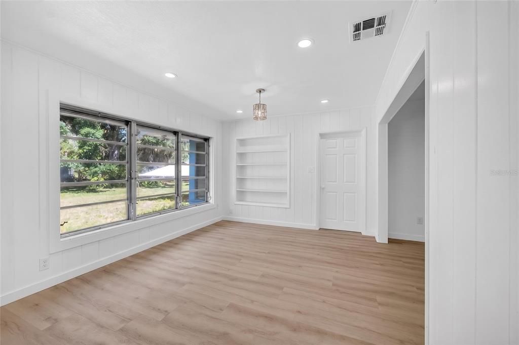For Sale: $725,000 (3 beds, 2 baths, 1696 Square Feet)