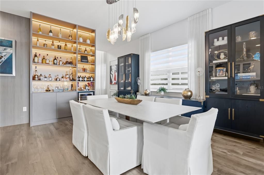 Activo con contrato: $980,000 (5 camas, 3 baños, 3239 Pies cuadrados)