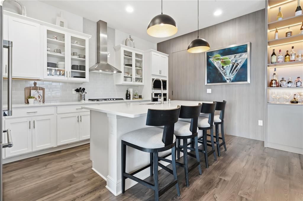 Activo con contrato: $980,000 (5 camas, 3 baños, 3239 Pies cuadrados)