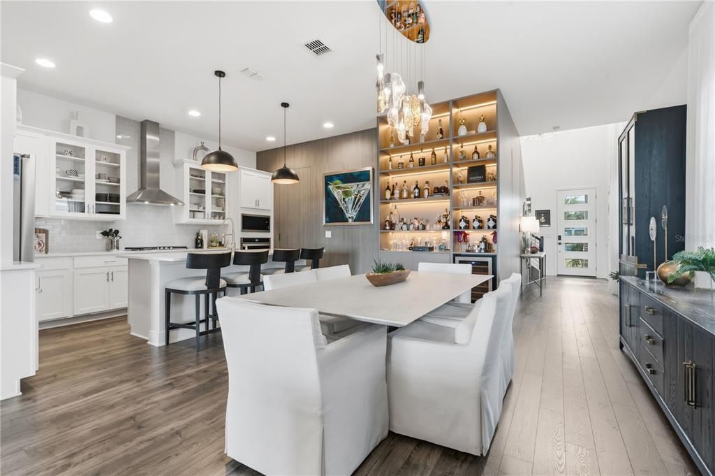 Activo con contrato: $980,000 (5 camas, 3 baños, 3239 Pies cuadrados)
