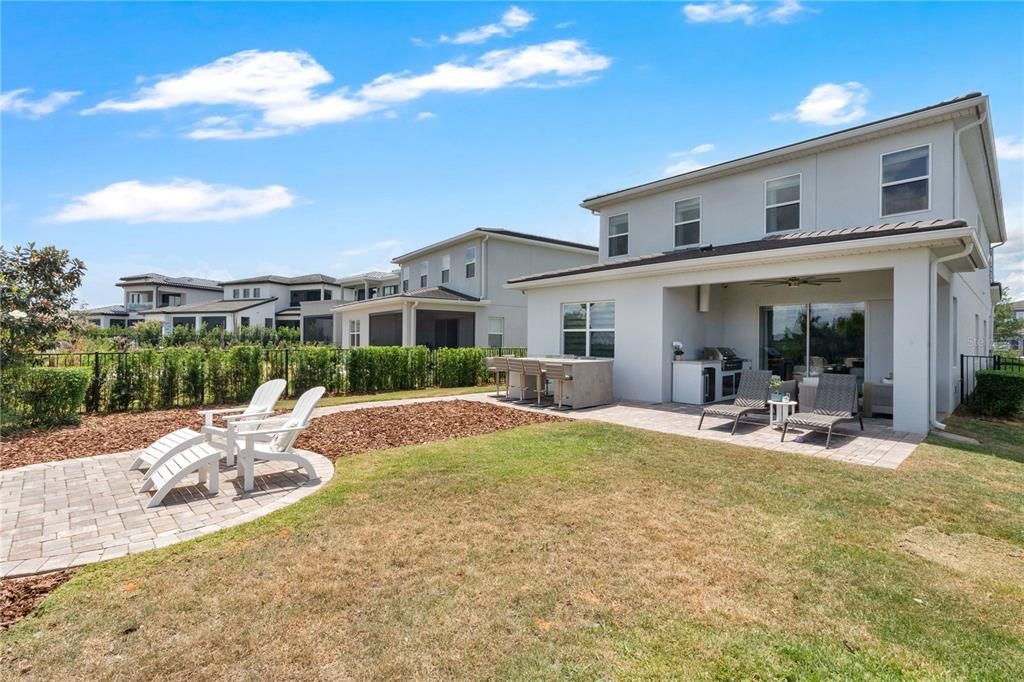 Activo con contrato: $980,000 (5 camas, 3 baños, 3239 Pies cuadrados)