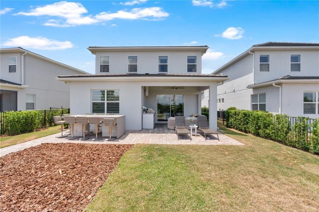 Activo con contrato: $980,000 (5 camas, 3 baños, 3239 Pies cuadrados)