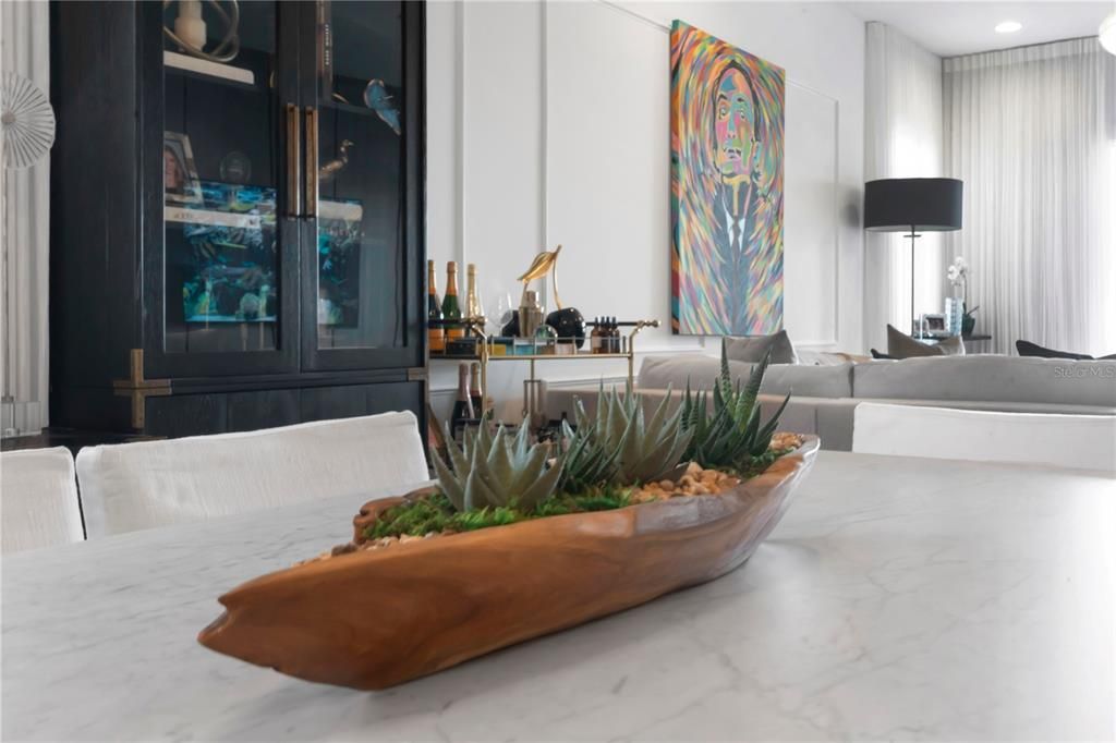 Activo con contrato: $980,000 (5 camas, 3 baños, 3239 Pies cuadrados)