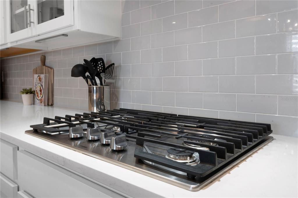 Activo con contrato: $980,000 (5 camas, 3 baños, 3239 Pies cuadrados)