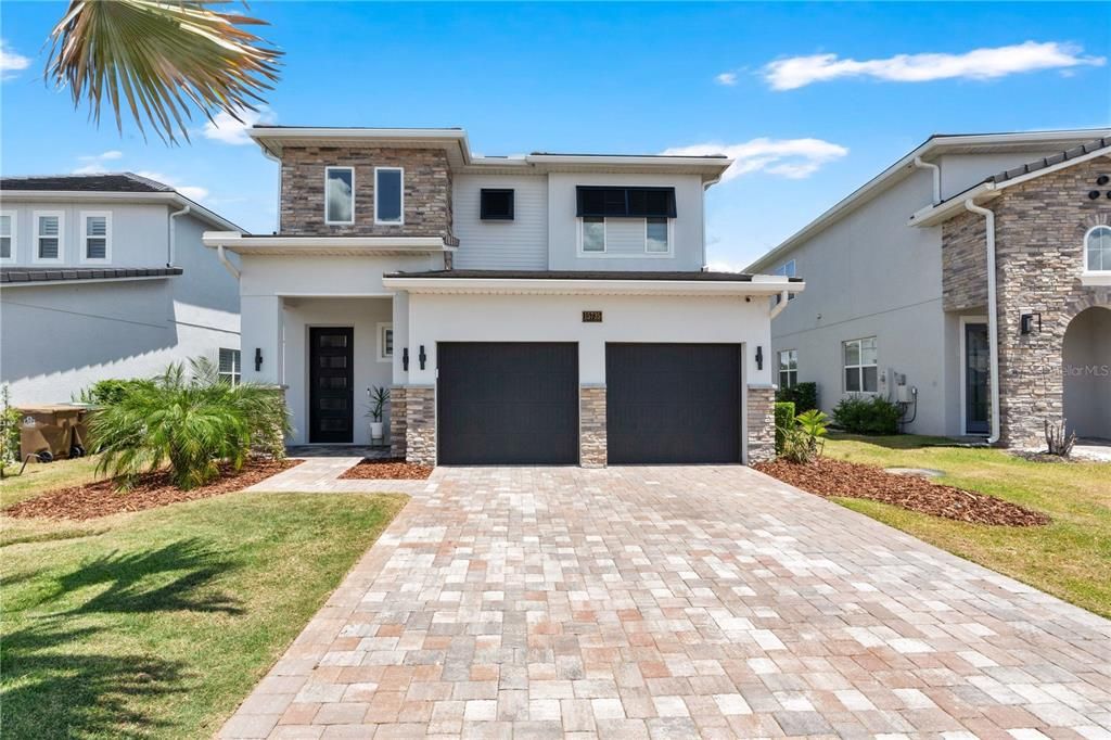 Activo con contrato: $980,000 (5 camas, 3 baños, 3239 Pies cuadrados)