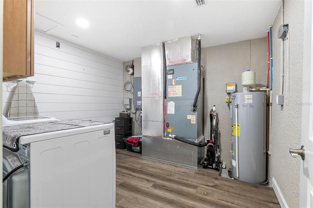 En Venta: $849,000 (5 camas, 2 baños, 2951 Pies cuadrados)