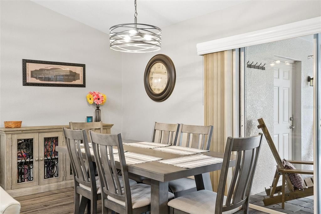 En Venta: $849,000 (5 camas, 2 baños, 2951 Pies cuadrados)