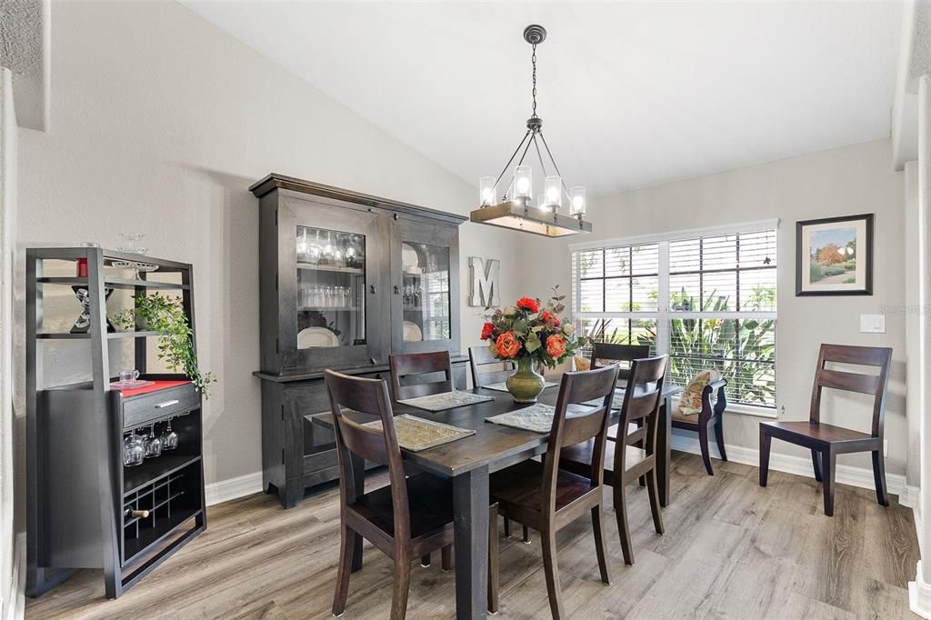 En Venta: $849,000 (5 camas, 2 baños, 2951 Pies cuadrados)