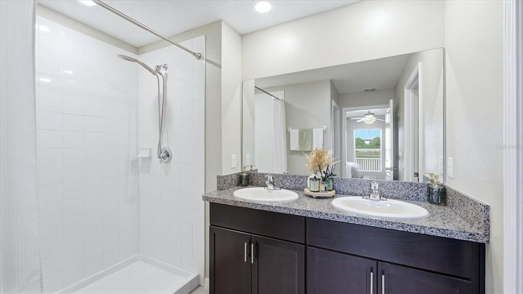 Activo con contrato: $259,900 (3 camas, 2 baños, 1451 Pies cuadrados)