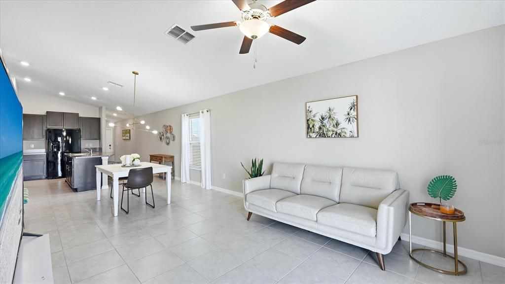 Activo con contrato: $259,900 (3 camas, 2 baños, 1451 Pies cuadrados)