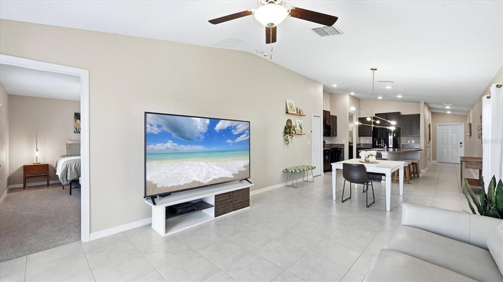Activo con contrato: $259,900 (3 camas, 2 baños, 1451 Pies cuadrados)