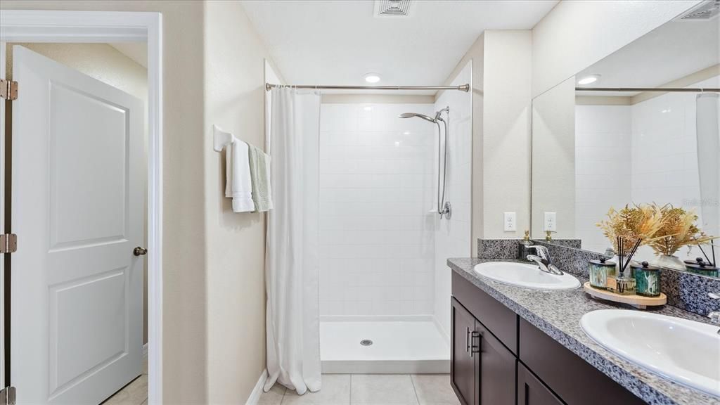 Activo con contrato: $259,900 (3 camas, 2 baños, 1451 Pies cuadrados)
