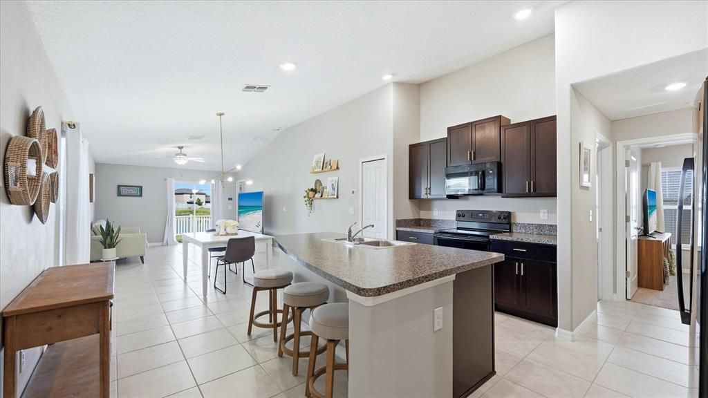 Activo con contrato: $259,900 (3 camas, 2 baños, 1451 Pies cuadrados)
