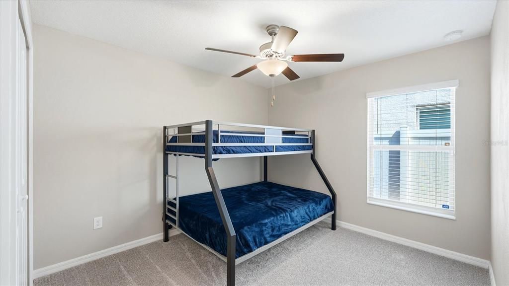 Activo con contrato: $259,900 (3 camas, 2 baños, 1451 Pies cuadrados)