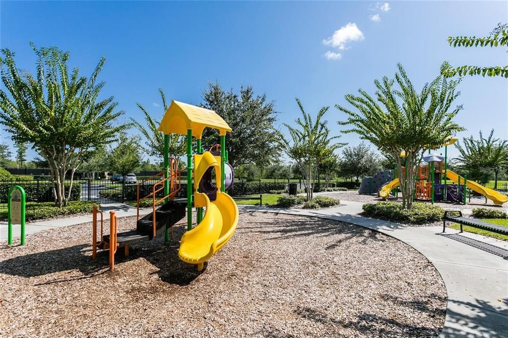 Activo con contrato: $638,000 (4 camas, 3 baños, 2884 Pies cuadrados)