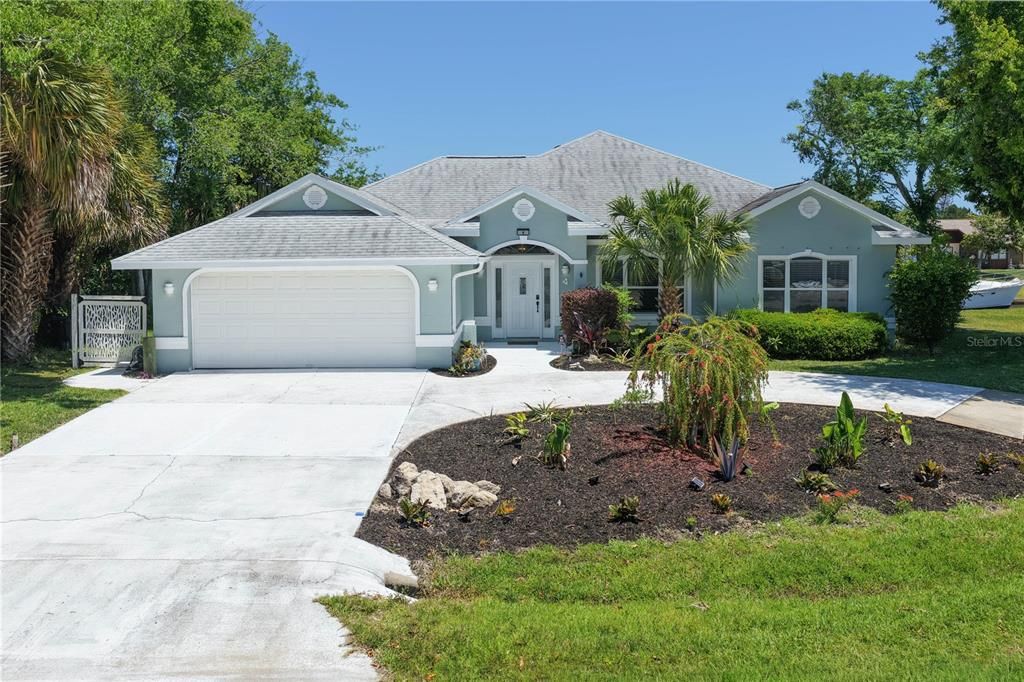 Active With Contract: $814,999 (3 beds, 2 baths, 1982 Square Feet)