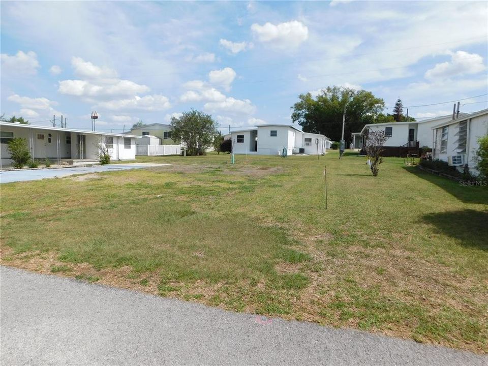 На продажу: $40,000 (0.09 acres)