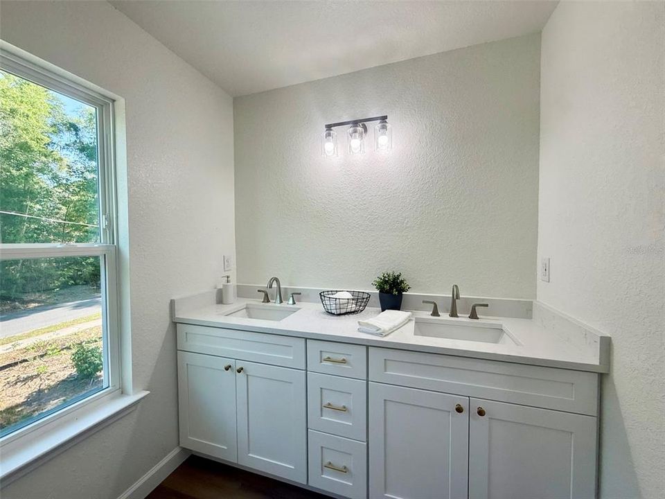 Active With Contract: $259,900 (3 beds, 2 baths, 1461 Square Feet)