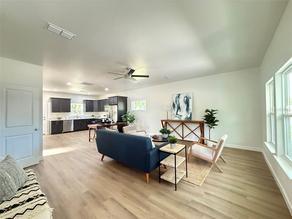 Active With Contract: $259,900 (3 beds, 2 baths, 1461 Square Feet)